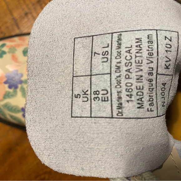 Dr. Martens W7 - Picture 4 of 9